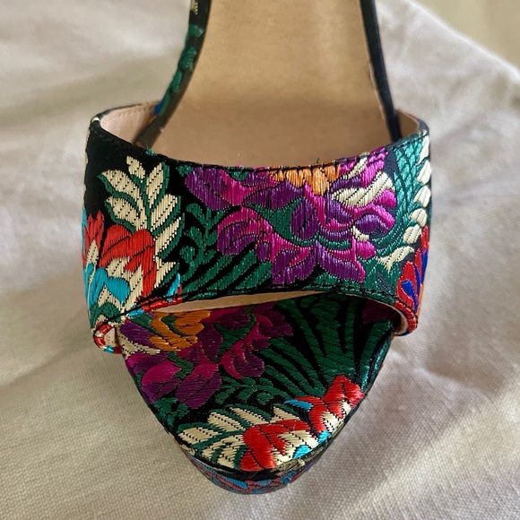 Floral Brocade Platform Heels by It’s women’s size 8 - Picture 9 of 13